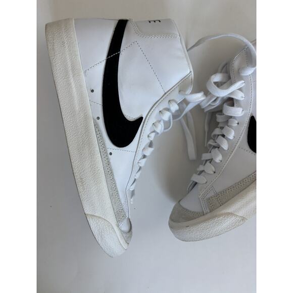 Nike Women's Size 7.5 Blazer Mid '77 White/ Black CZ1055-100 Fashion Shoes - Picture 8 of 8